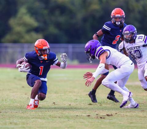 Tre Punter, shown in Tohopekaliga's Kickoff Classic, caught a touchdown pass in Friday's game against Viera. (Photo/Taylor McFee)