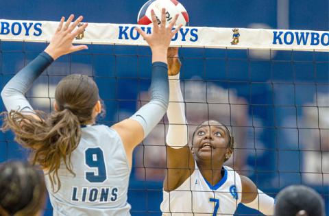 Jordin Southall (7) is just one member of the Osceola hit squad, looking to return to the Class 7A volleyball state tournament—and win it. (Photo/Taylor McFee)