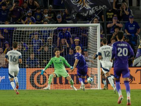 Goal by Dagur Thórhallsson. Photo by Mario Casamalhuapa
