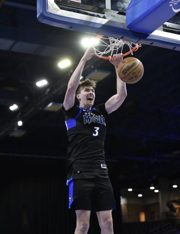Colin Castleton gave the thousands of middle schoolers something to cheer about Thursday with 31 points in the Osceola Magic's 117-111 School Day win over the Mexico City Capitanes. (Photo/Osceola Magic)