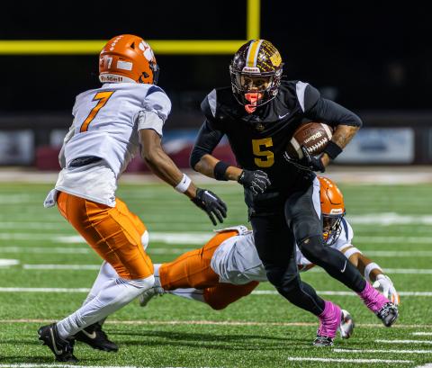 St. Cloud and Tohopekaliga, pictured during their game last season, will remain district foes, and welcome Gateway to District 6A-5. (Photo/Taylor McFee)