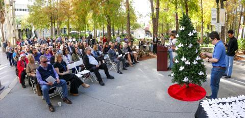 On Wednesday morning, dozens gathered to pray and to remember 136 people who also, on any other day, might have gone unnoticed — those who died on the streets or in homeless shelters. (Photo/Joe Burbank, Orlando Sentinel)