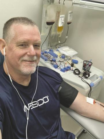 St. Cloud’s Jeff Mann visits a OneBlood donation center, closing in on his blood donation goal of 100 gallons. (Photo/Jeff Mann)